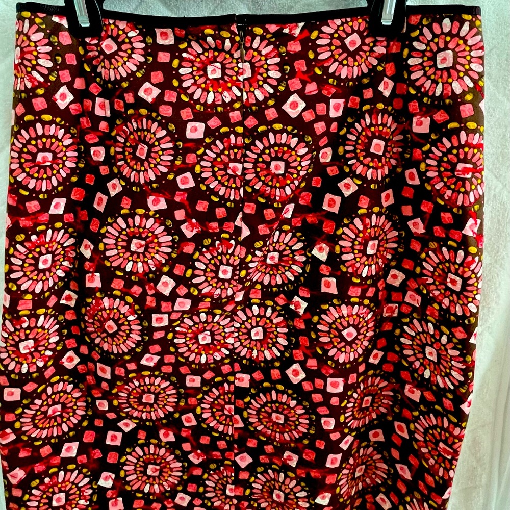 Polished Cotten fun pink and brown design straight skirt.